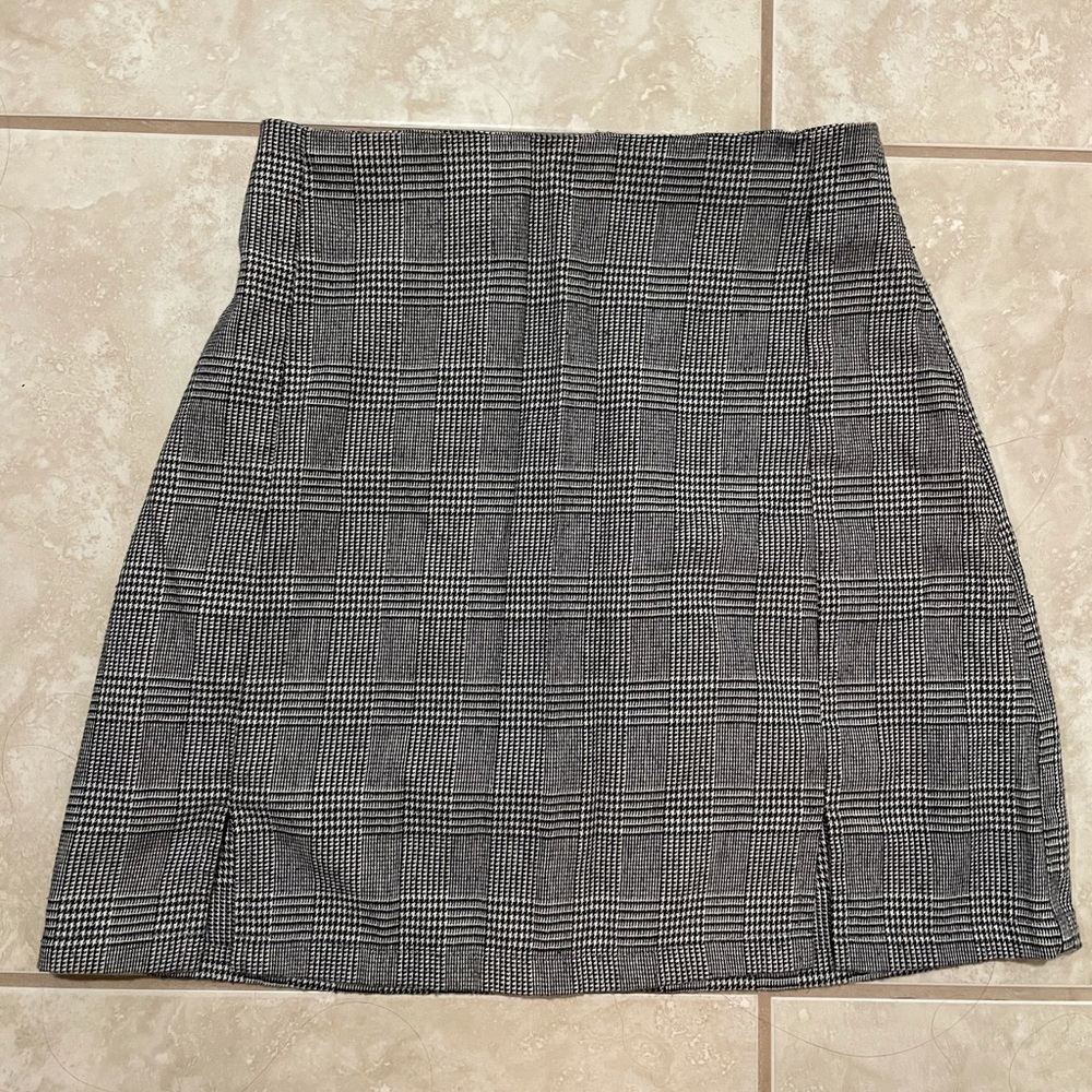 BRANDY MELVILLE - Plaid mini skirt